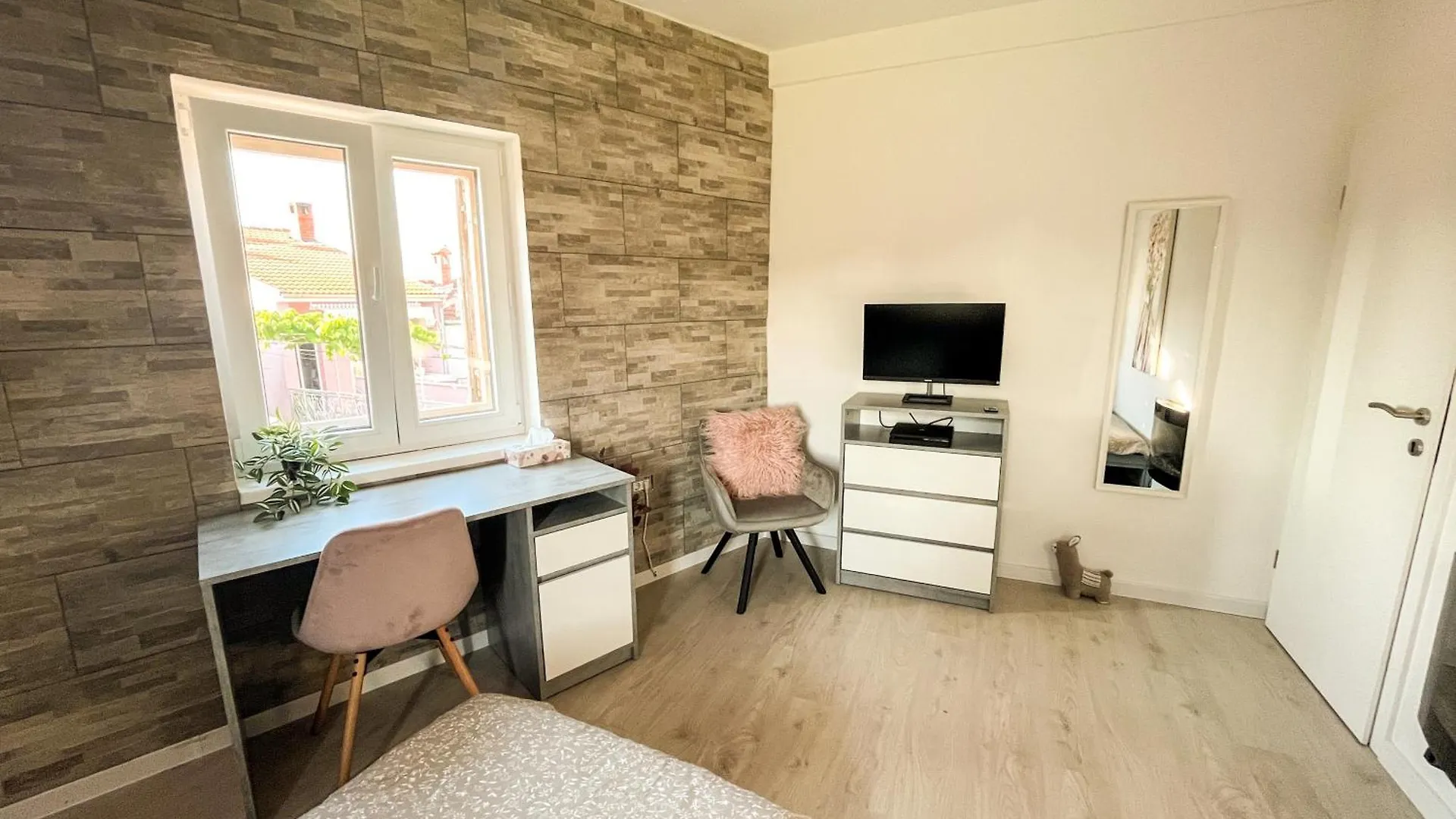 Golden Elio Apartment Pula 0*,  Croatia